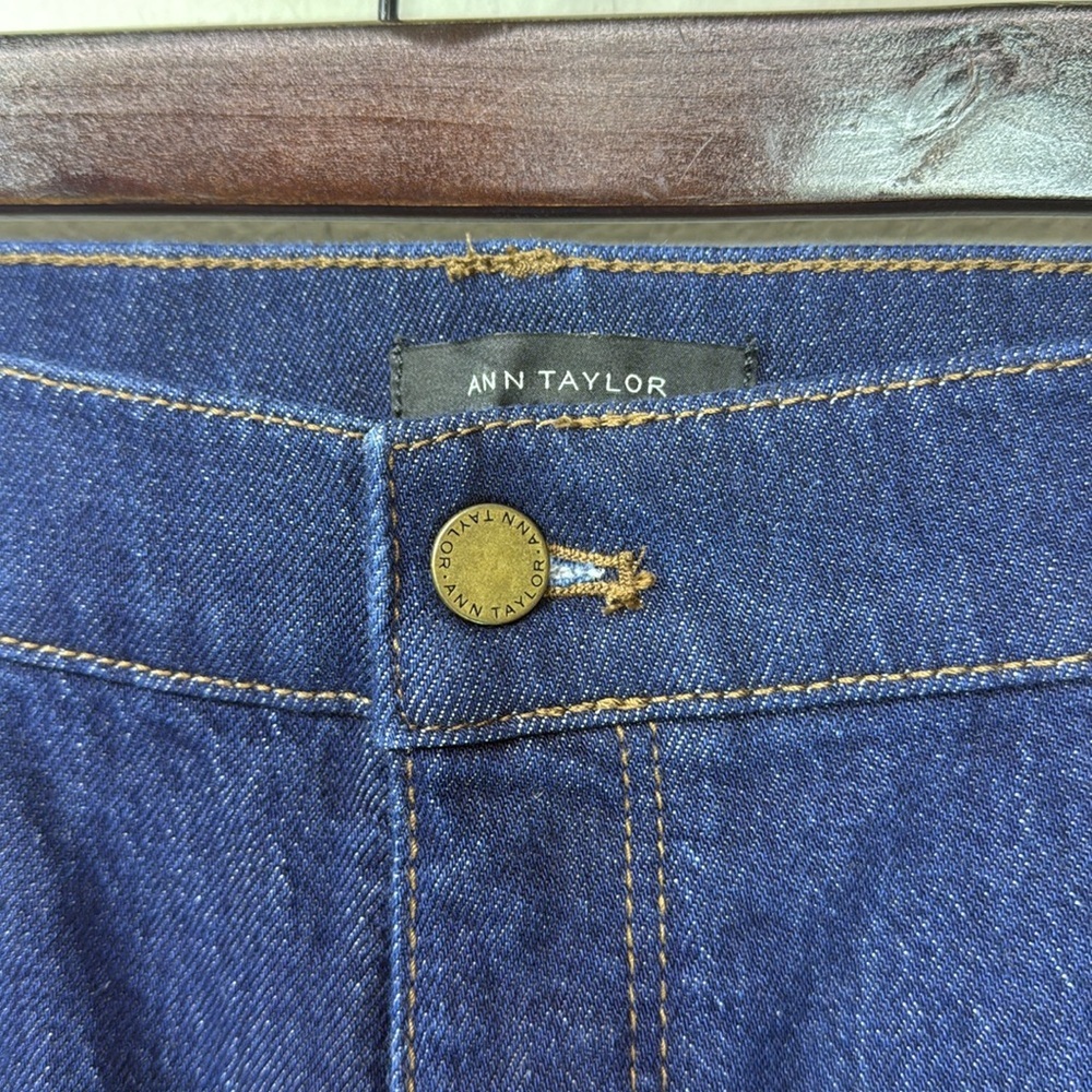 (R3) ANN TAYLOR
Wide-leg cargo jean with side pockets, size 12 P - Picture 4 of 16